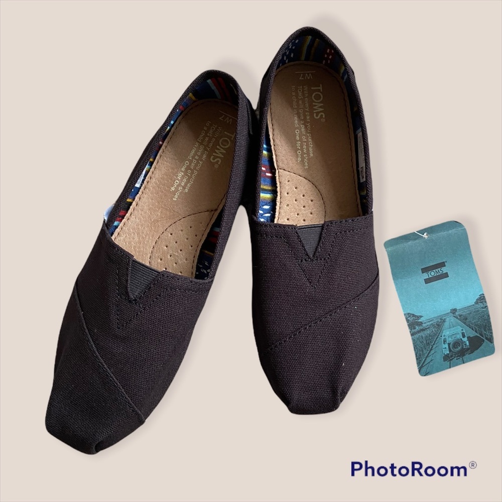 NWT Toms Size 7 Low Top Sneakers